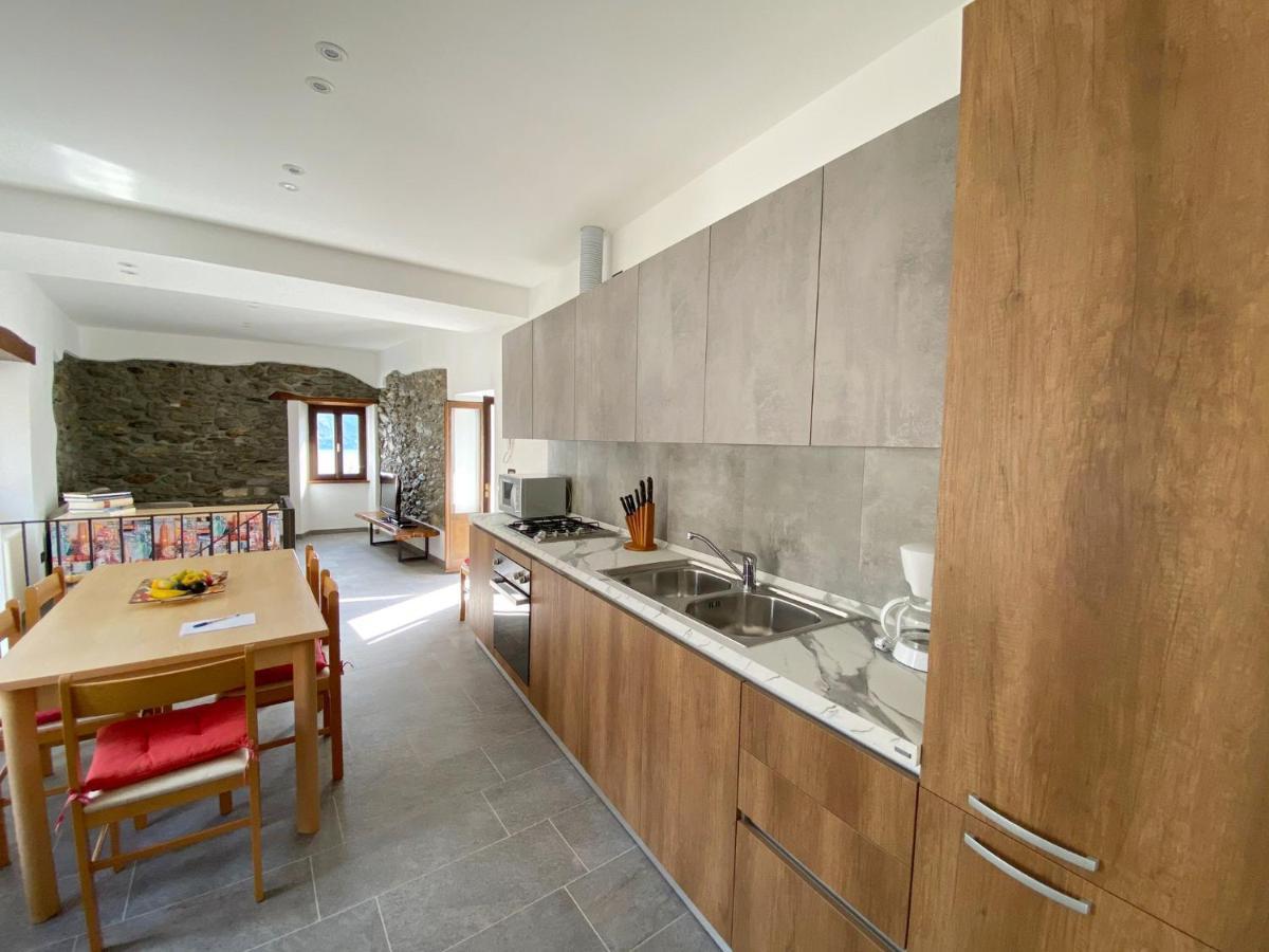 Independent Stone House With Lake View Musso Bagian luar foto