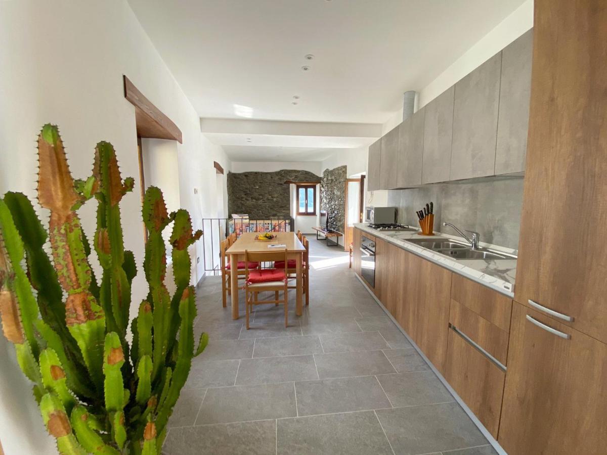 Independent Stone House With Lake View Musso Bagian luar foto