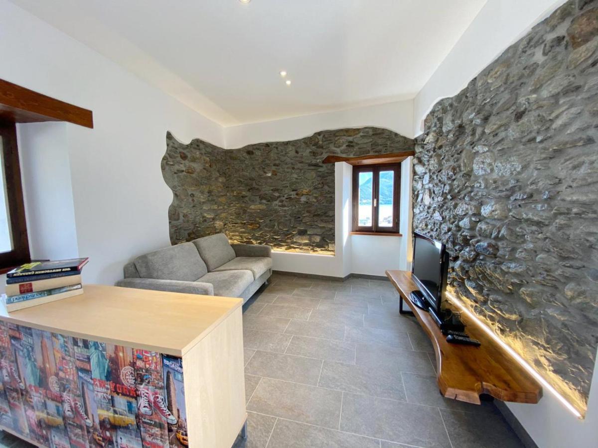 Independent Stone House With Lake View Musso Bagian luar foto