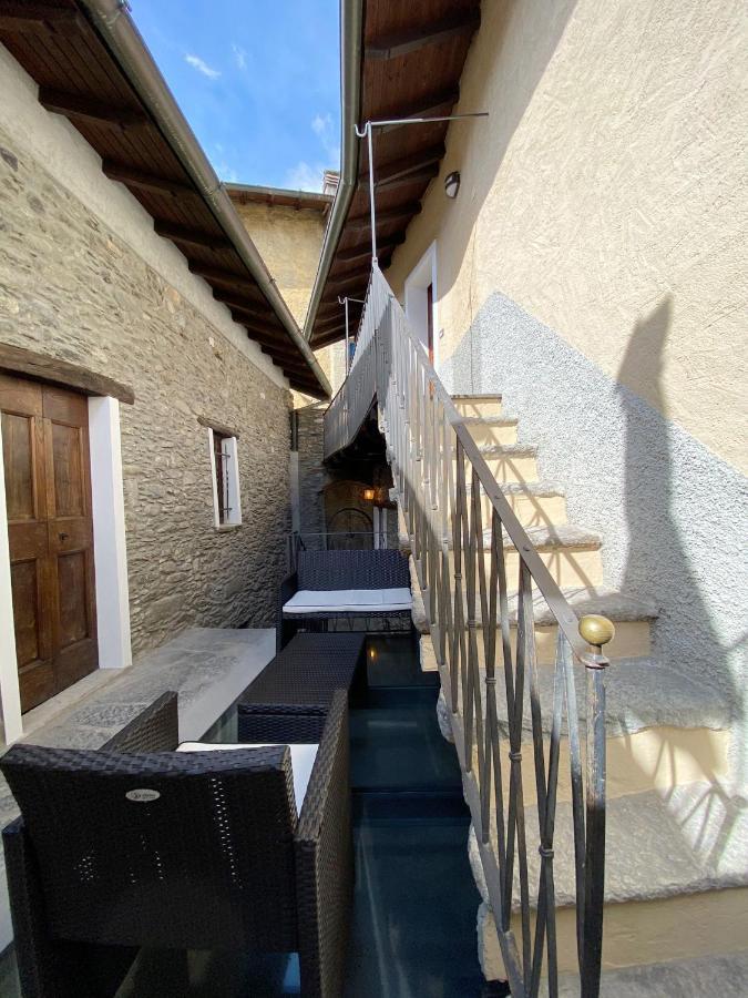 Independent Stone House With Lake View Musso Bagian luar foto
