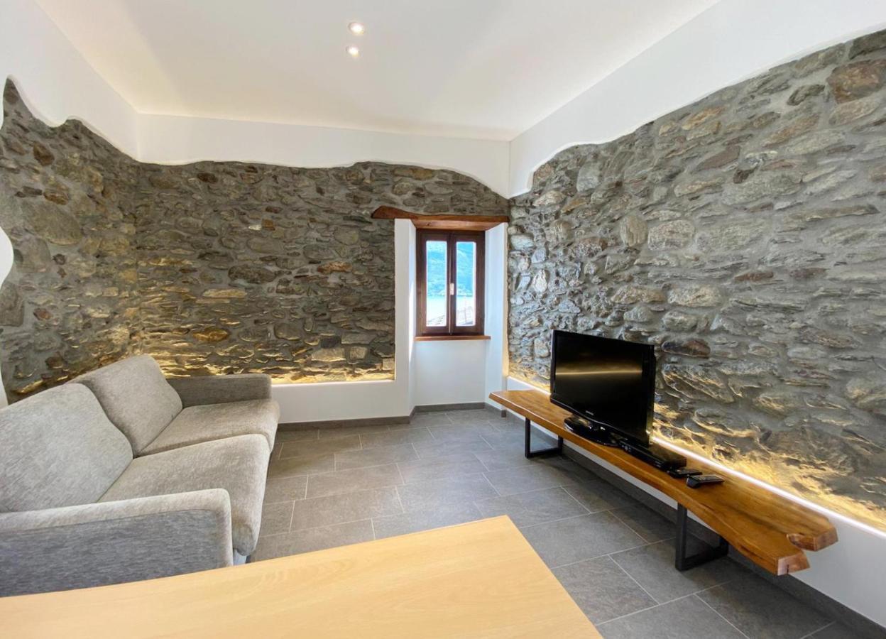 Independent Stone House With Lake View Musso Bagian luar foto