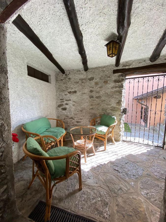 Independent Stone House With Lake View Musso Bagian luar foto