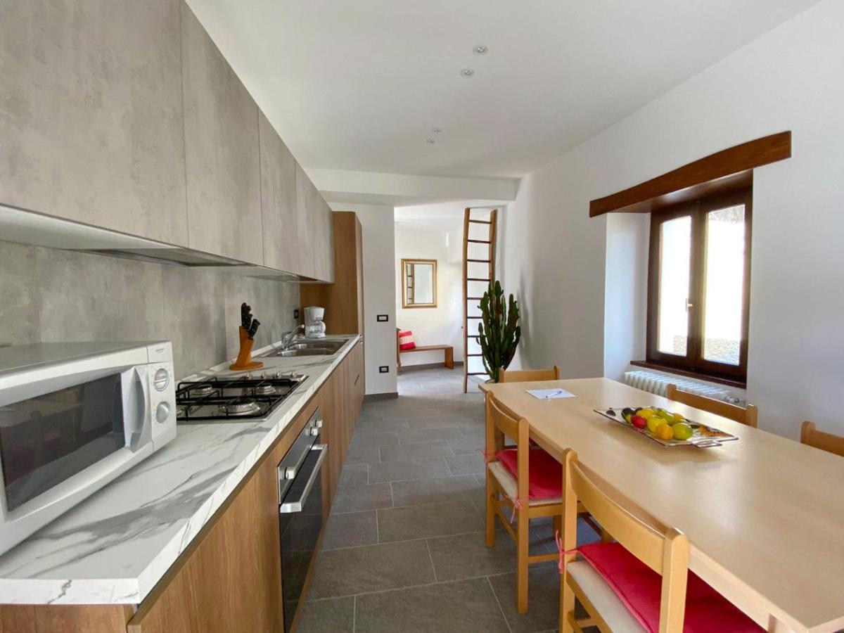 Independent Stone House With Lake View Musso Bagian luar foto